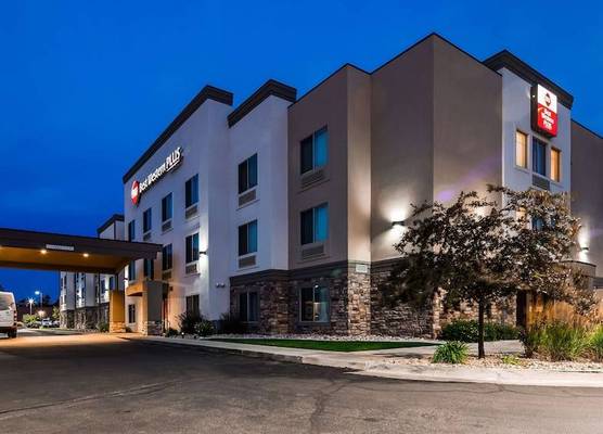 Best Western Plus Airport Inn & Suites 1