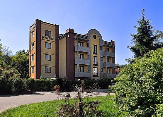 Ascot Lodging 1