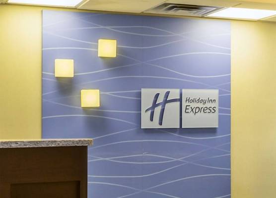 Holiday Inn Express & Suites Burlington - Mount Holly by IHG 1