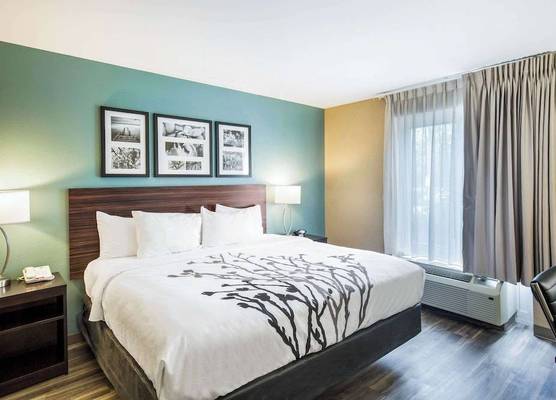Sleep Inn & Suites Dunmore 1