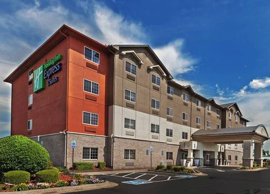 Holiday Inn Express & Suites JENKS by IHG 1
