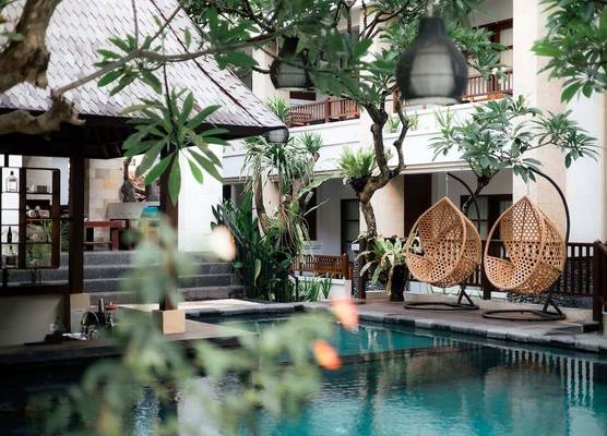 Fourteen Roses Beach Hotel 1