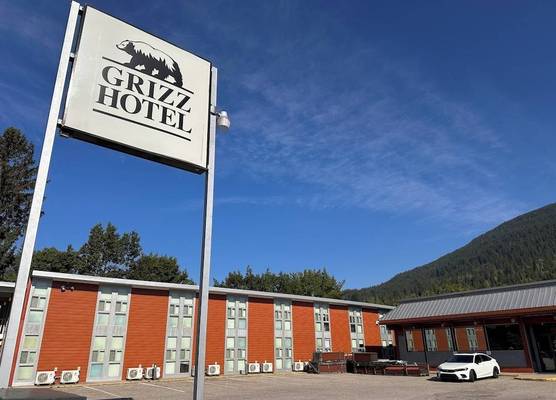 Grizz Hotel 1
