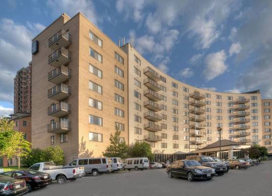 Clarion Collection Hotel Arlington Court Suites 1