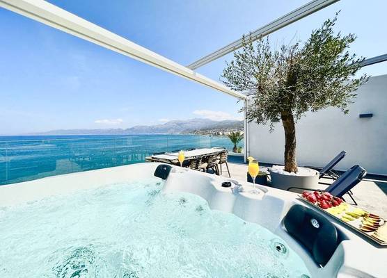 Skipper Beachfront Suites 1