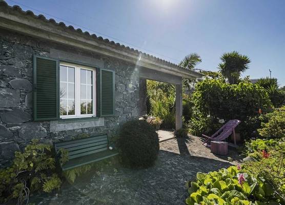 Quinta Devónia by an island apart 1