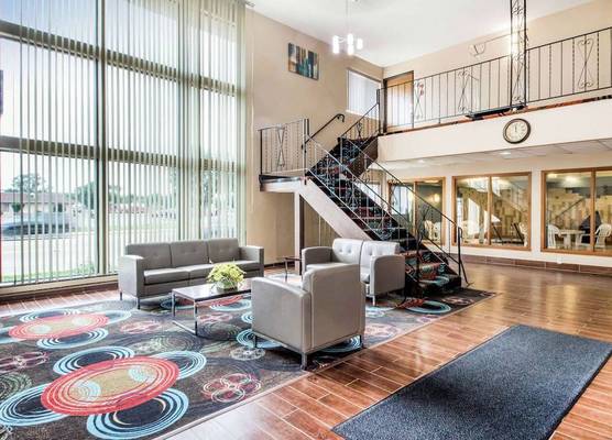 Econo Lodge La Crosse North 1