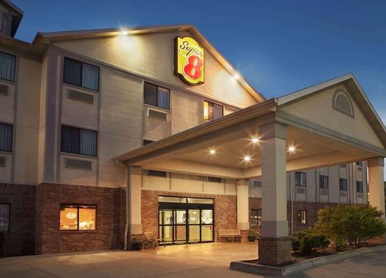 Super 8 by Wyndham Perryville 1
