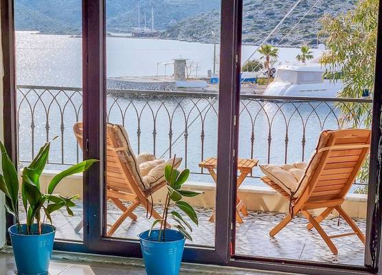 Four Holiday Suites 1