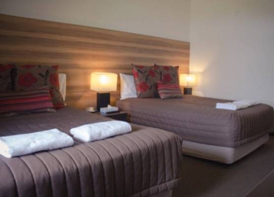 Red Cedars Motel 1