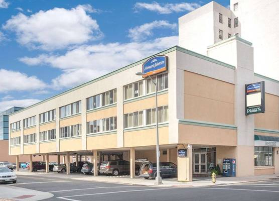 Howard Johnson by Wyndham Atlantic City 1