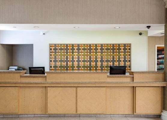 La Quinta by Wyndham Haywood Mall-Near Greenville Downtown 1
