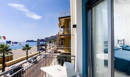Maniel Beach Hotel 1