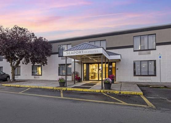 Seaport Inn and Suites 1