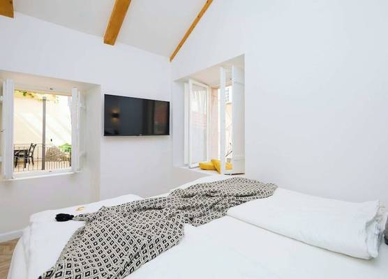 BLACK WATER BAY HOUSE 1