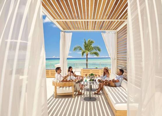 OUTRIGGER Reef Waikiki Beach Resort 1
