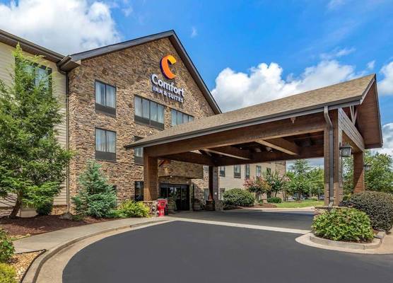 Comfort Inn & Suites Blue Ridge 1