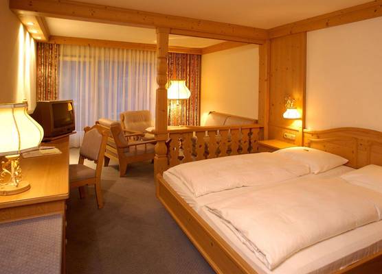Burghotel Am Hohen Bogen 1