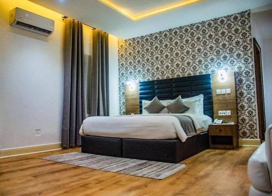 Crownsville Hotel - Airport Road 1