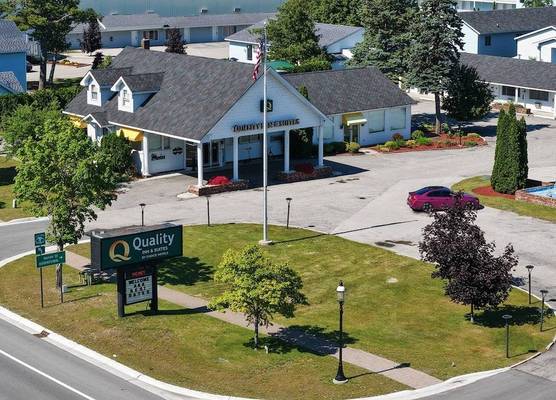 Quality Inn & Suites Mackinaw City Beachfront 1