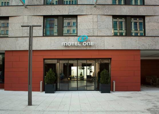 Motel One Stuttgart-Mitte 1