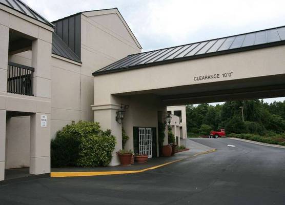 Travelodge by Wyndham Roanoke 1