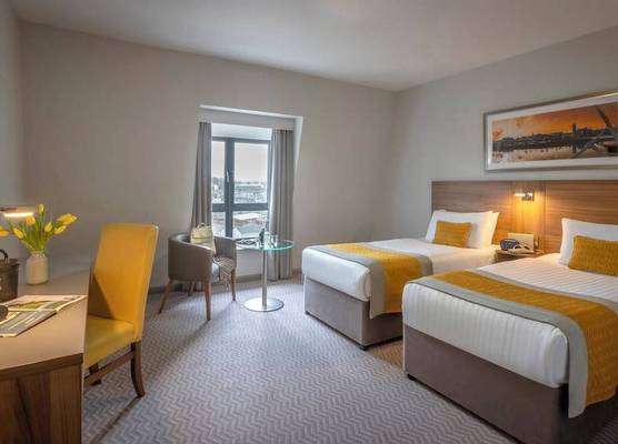 Maldron Hotel Derry 1
