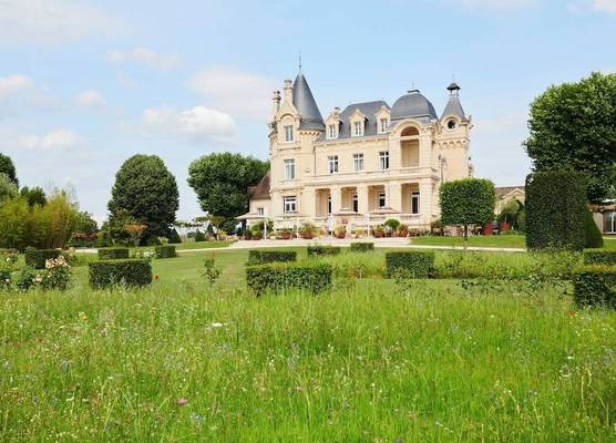Château Hôtel Grand Barrail 1