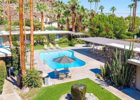 Desert Hills - 21 and Over - A Town & Desert Boutique Hotel 1