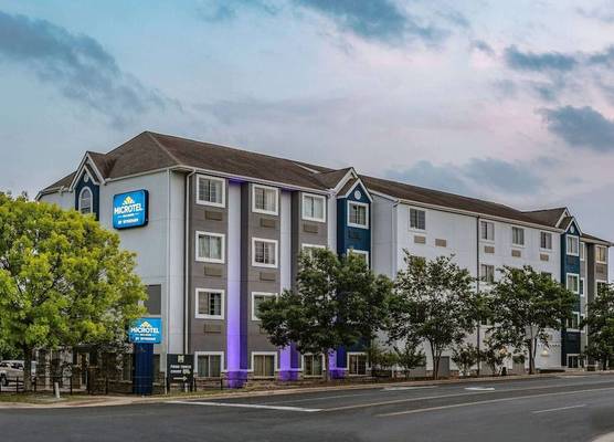 Microtel Inn & Suites by Wyndham Austin Airport 1