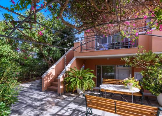 Poseidon Studios & Apartments 1