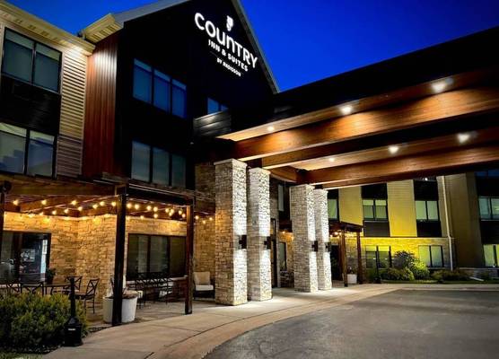 Country Inn & Suites by Radisson, Appleton Airport - Fox River Mall Area 1