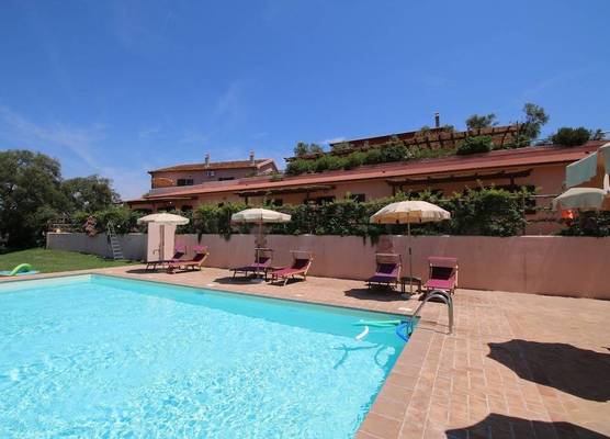 Chic Farmhouse in Montalto di Castro with Terrace 1