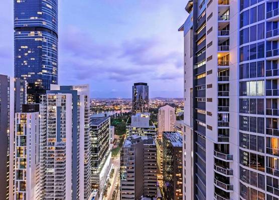 Oaks Brisbane Festival Suites 1