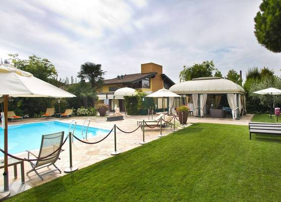 Vip's Motel Luxury Accommodation & Spa 1