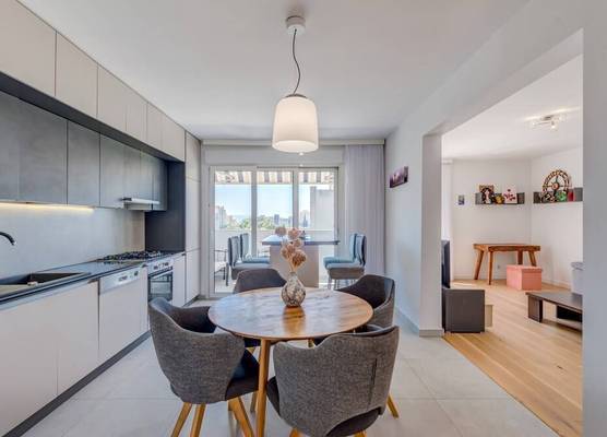 Modern 90 m2 apt with balcony w the sea view 1