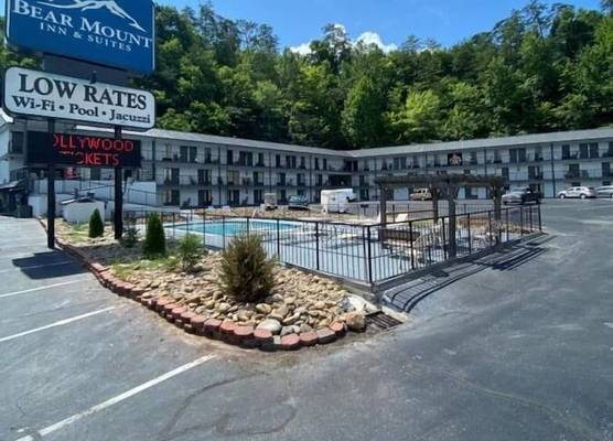 Bear Mount Inn & Suites 1