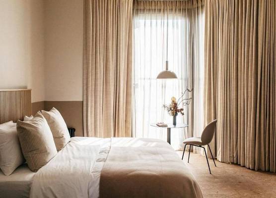 Port Hotel 1