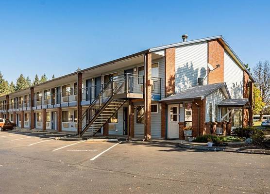 Super 8 by Wyndham Vancouver East 1