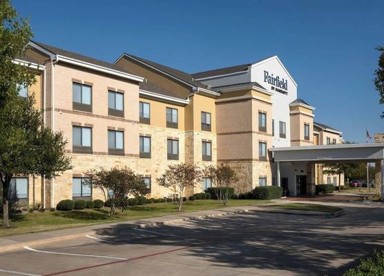 Fairfield Inn and Suites by Marriott Dallas Mansfield 1