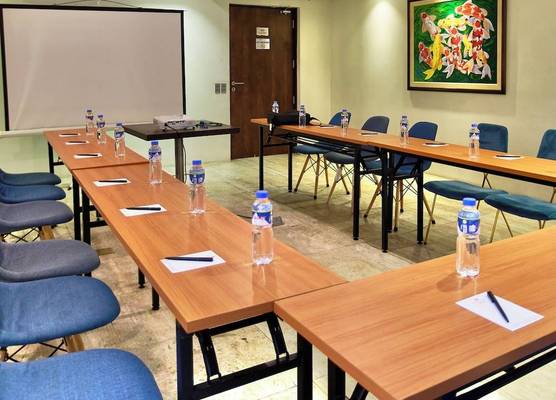 Ramada Encore by Wyndham Makati 1