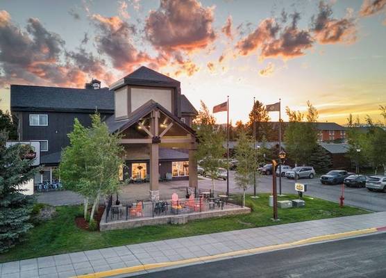 Gray Wolf Inn & Suites 1