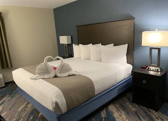 AmericInn by Wyndham Prairie du Chien 1