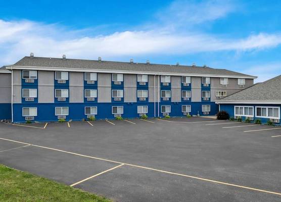 Super 8 by Wyndham Osseo WI 1