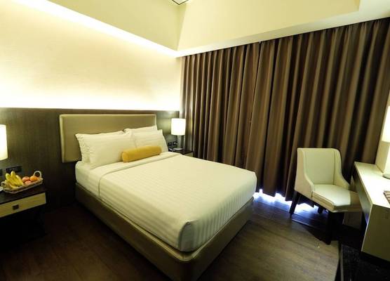 Home Crest Hotel 1