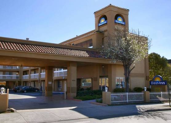Days Inn by Wyndham Hayward Airport 1