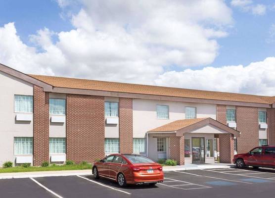 Baymont by Wyndham Beloit 1