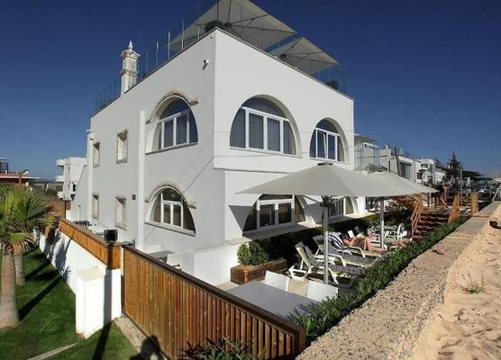 Golden Beach Guest House & Rooftop Bar 1
