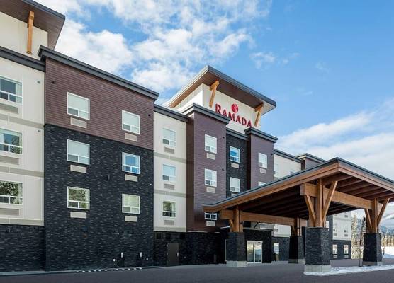 Ramada by Wyndham Revelstoke 1