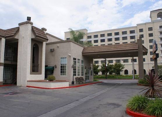 Queens Inn Anaheim 1